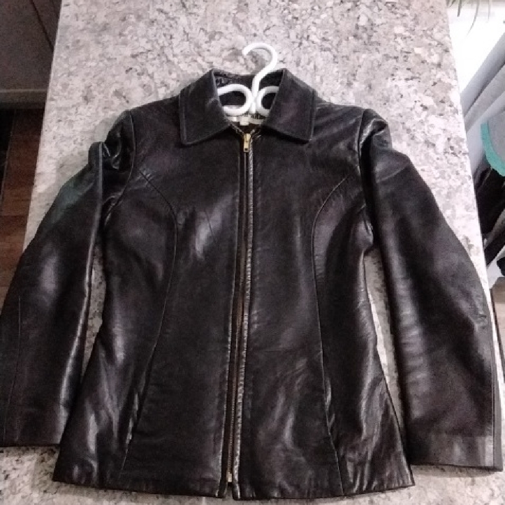 Elegant Women's Black Leather Jacket